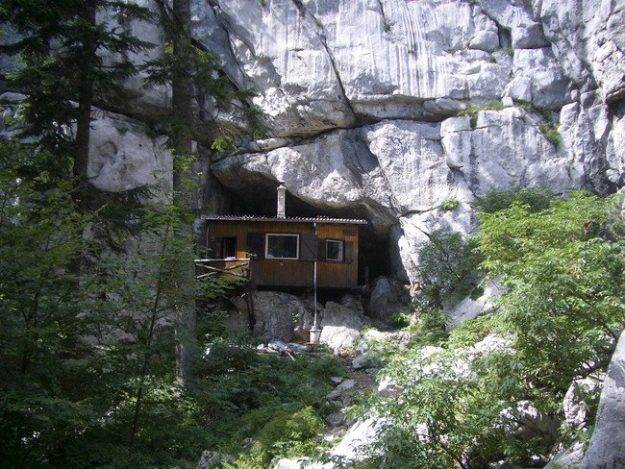 Great shelter in the mountains